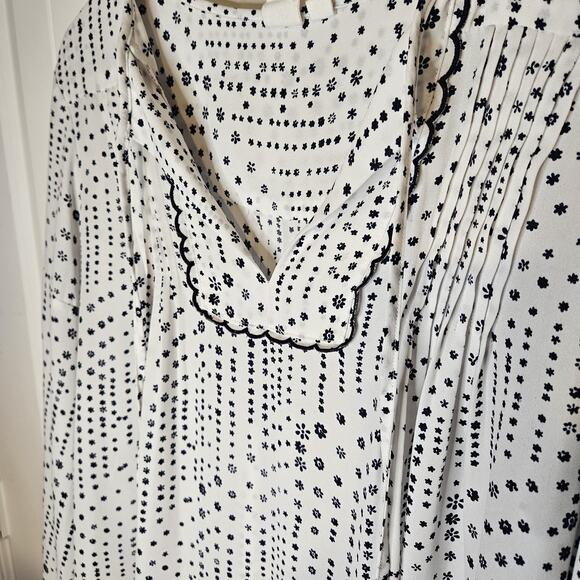 Gap LS Pintuck Top Blue Floral Print - Picture 3 of 9